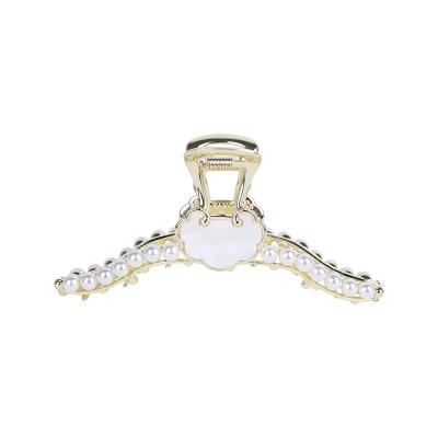 China Korean Pearl Water Alloy Premium Diamond Geometric Claw Clip Horsetail Adult Bangs Claw Clip Hairpin for sale