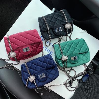 China BM9232 Daily Ready To Ship Winter Velvet Design Small Shoulder Bags Rhinestone Chain Square Bag Women Velvet Shoulder Bags for sale