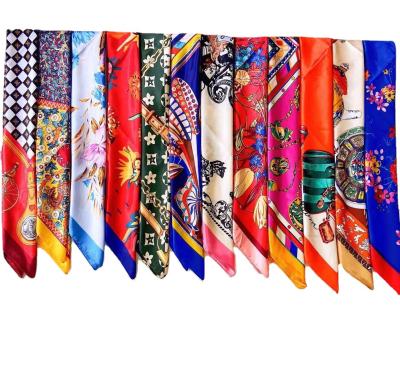 China 2021 Multiple Methods of Use Customized Bandana HD Print Scarf Traditional Paisley Round Neck Scarf 2021 Customized Upscale Customized Neck Enhancing Scarves Beautiful Style for sale