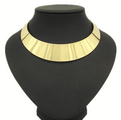 China CLASSIC Collar Necklace Metal Fashion Necklace Gold Exaggerated Jewelry For Women for sale