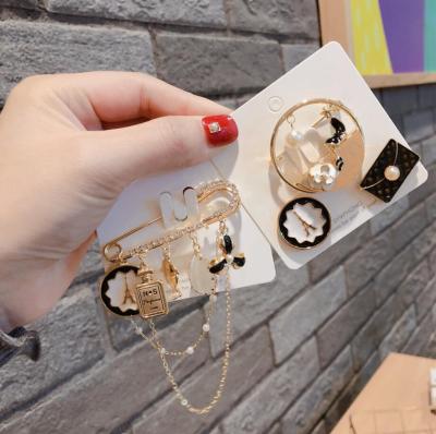 China Charm Fashion Brooch Tassel Temperament Pin Buckle Badge Brooch for sale