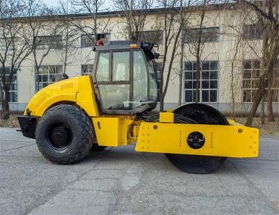 China 16 Ton Hydraulic Double Drive Vibratory Road Roller with Cummins Engine for sale