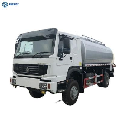 Cina Autocisterna del camion dell'olio del carro armato 4WD 266hp Sinotruck Howo 4x4 10000L di acciaio al carbonio in vendita