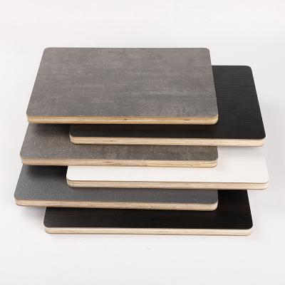 China Moisture-Proof 4*8 Feet 18mm Encalyptus Wood Grey Black White Laminated Melamine MDF Plywood Board Sheet for sale