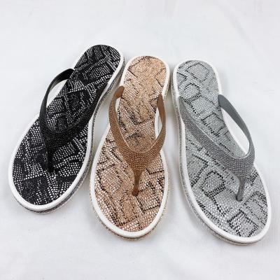 China Fashion News 2021 Fashion Trend Snake Texture Ladies Flat Flip Flops Lightweight And Comfortable Flip Flops for sale