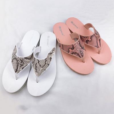 China Beach Top Anti-smell and Soft Comfortable Ladies Flip Flops Triangle Snake Printing Flip Flops for sale