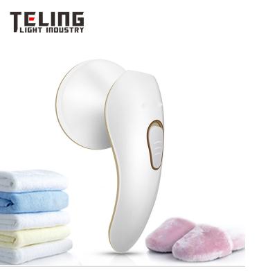 China Sustainable Rechargeable Battery Operated Fabric Shaver With Power Cord For Battery Charging , Portable Clothes Shaver for sale