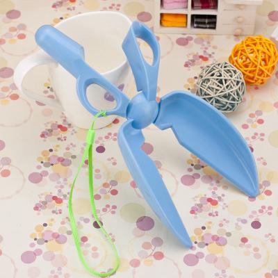 China Viable Pet Cleaning SuppliesPet Outdoor Toilet Collection Dog Toilet Clip Toilet Clip Shovel Scissors for sale