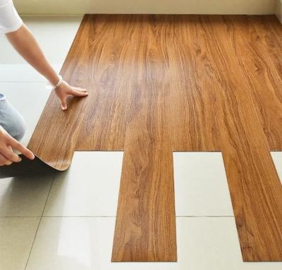 Chine 2 mm de revêtement de sol LVT auto-adhésif PVC revêtement de sol en planche de vinyle imperméable à vendre