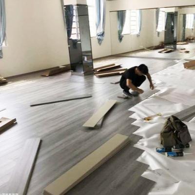 China Piso de PVC antiincendios con bloqueo por clic y piso de parquet compuesto ecológico en venta