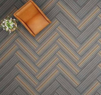 China Antislip Luxus-Vinyl-Klick-Boden 2.0mm Parquet-Vinyl-Boden zu verkaufen