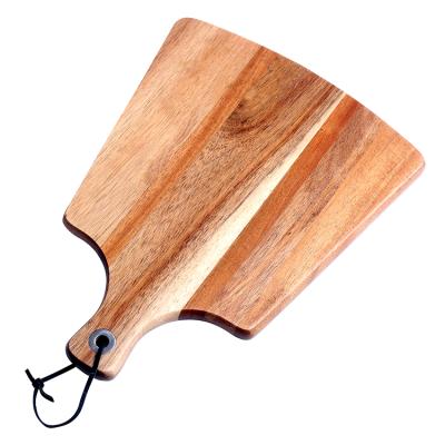 China Disposable Acacia Wood Pizza Skin Serving Tray Cutting Board Cut Chopper With Handle for sale