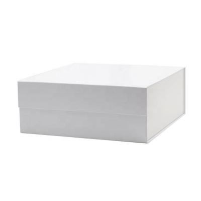 China Disposable Custom White Cardboard Magnet Closure Foldable Apparel Packaging Gift Box for sale