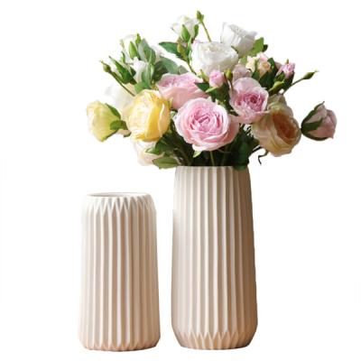 China [ZIBO HAODE CERAMIC] Modern Indoor Decorative Ceramic Vases Stripe Home Custom Size for sale