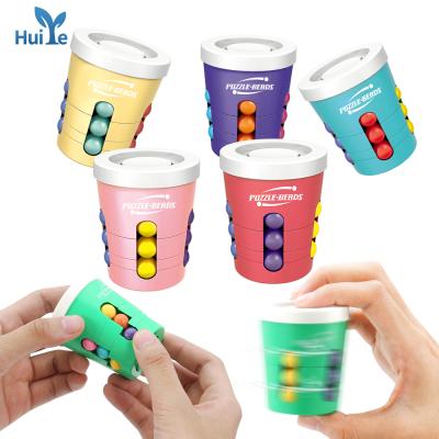 China Creative Qilong Kid's Game Educational Toys Moving Person Toy Set Rotating Magic Bean Spinner Cube Toy 5*5*6.1cm for sale