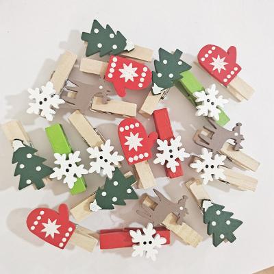 China Christmas Friendly Series Chip Mini Wood Peg Environmental Cartoon Wooden Clip for sale