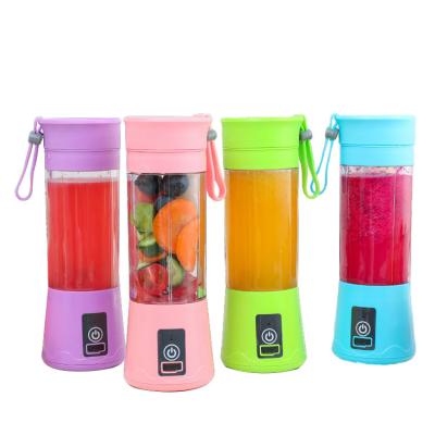 China Multifunctional wholesale cheap rechargeable mini fruit juicer portable usb safety smoothie blender for sale