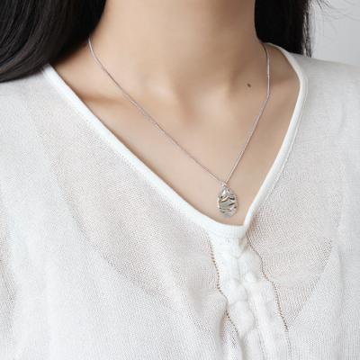 China FASHIONABLE S925 Sterling Silver Simple Geometric Irregular Outer Convex Concave Women's Necklace Chain Silver Ornaments for sale