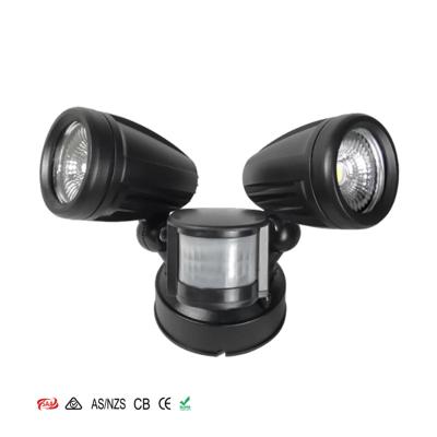 China SAA 2020 New 240V 50Hz 26W Twin Heads Tri Color Security Light Modern Adjustable Floodlight Outdoor Flashlight For AU/NZ for sale