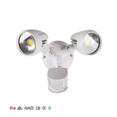 China New 240V 50Hz 26W Modern White Dual Spot Security SAA 2020 TDC Heads Light Adjustable Adjustable Outdoor Floodlight Australia for sale