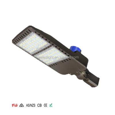 China ROAD SAA CE ROHS approved solar street light with pole IP65 5YR GUARANTEE 240V street light led for garden parking lots road for sale