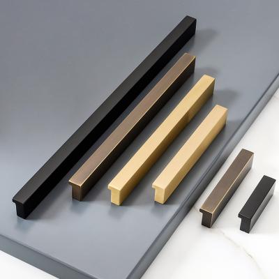 China Modern Luxury Black Aluminum Alloy 2500mm Cabinet Handles Interior Set Furniture Kitchen Knob And Drawer Pull Handles for sale