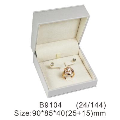 China Luxury Fashion Ring Earring Neckalce Pendant Bangle Nactural Wood Necklace Unique Jewelry Packaging Box for sale