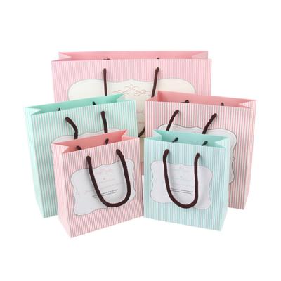 China Jewelry Packaging Paper Gift Boxes With Handles Custom Logo Flower Gift Boxes Jewelry Packaging Bag for sale