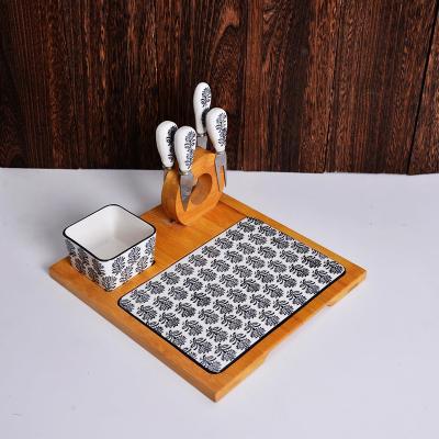 China Sustainable Natural Unique Bamboo Food Cheese Board And Knife Set Tray For Home And Restaurant for sale