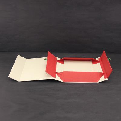 China Recycled Materials Recycled Custom Fashion Luxury Magnetic Paper Gift Box For Clothes Surround Gift Folding Boxes Apparel Packaging for sale