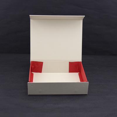 China Recycled Materials Personalized Logo Printed Custom Foldable Rigid Paper Box Clothes Magnetic Recyclable Luxury Gift Packaging Boxes for sale