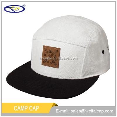 China Alibaba Stylish Custom 5 Panel COMMON 2018 White / Black Hat With Leather Badge for sale