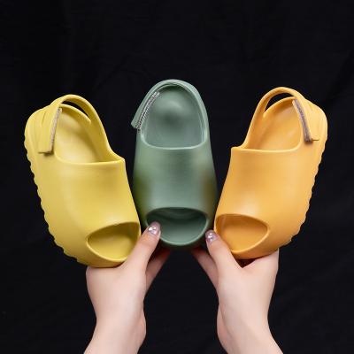 China Deodorization Kids Coconut Sandals Girls Summer Shoes Baby Boys Soft-soled Parent-child Beach Slides Kids Yeezy Slipper for sale