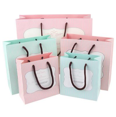 China Recyclable High Quality Custom Color Card Art Printing Birthday Gift Packaging Shopping Bag Cosmetic Paper Logo With Rope Handle for sale