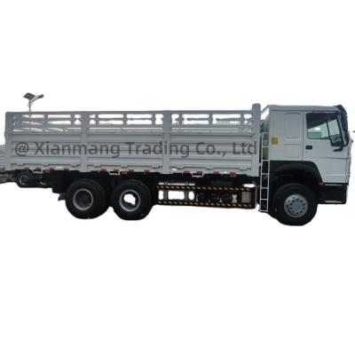 China Sinotruck HOWO 371HP 30t LHD Fence Cargo Truck Lorry Dolly Full Side Wall Board for sale