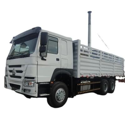 China Sinotruck HOWO 6X4 371HP Camión de carga con cerca, 3 ejes Remolque de barra de tracción A la venta en venta