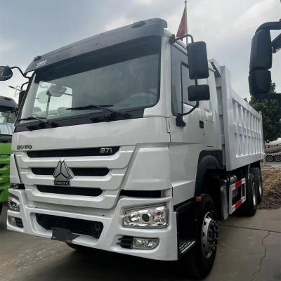 Chine Sinotruk Howo Dump Truck 371hp 6x4 12r20 Euro 3 Lhd with 300L Fuel Tanker Capacity à vendre