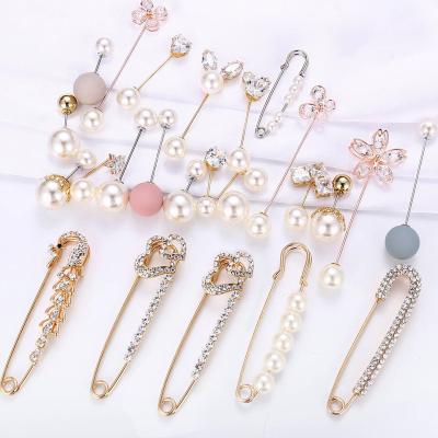 China Newest 2019 Brooch Headband Brooch Pin Crystal Rhinestone Buckle Dress Brooch Pin Jewelry Hot Selling Decorative Men and Women for sale