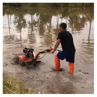 Chine Compact Mini Tiller de jardin et cultivateur pour la petite ferme à quatre roues motrices à vendre