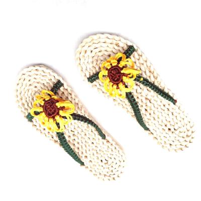 China 2021 fashion trend high quality and pure handmade straw weaving cheap wholesale women sandals summer sandals for sale