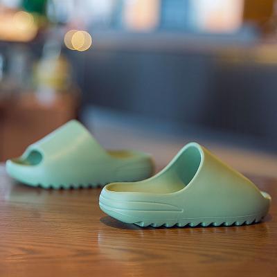 China Lightweight Cute Solid Color Kids Summer Custom Kids Slippers Thick Eva Sole Slippers for sale