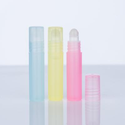 China Cosmetic Cylinder 5ml Yellow Blue Pink Perfume Transparent Refillable Plastic Plastic Roll On Bottle With Steel Trackball for sale