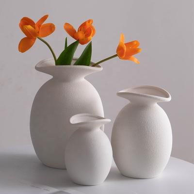 China Simplicity Modern Nordic White Ceramic Flower Vase Flower Vase Creative Dry Home Soft Living Room Study Office Decoration for sale