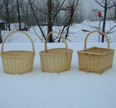 China wicker picnic basket round shape square shape with handle customize dimension water cleaning for sale