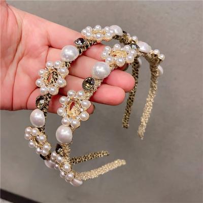 China 2021 New Pearl Flower Rhinestone Heavy Baroque Headband Wholesale Cold Wind Ladies Popular Handmade Hair Band for sale