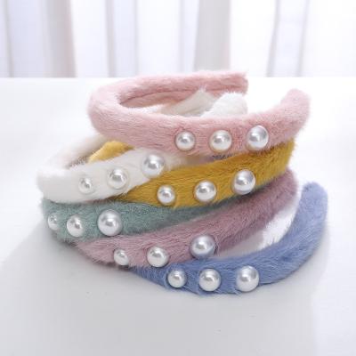 China New simple hairy fur headbands women's plush pearl headbands autumn and winter wholesale fur pearl headband for girl for sale