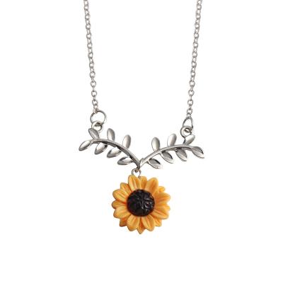 China CLASSIC WISH Amazon Hot Selling Jewelry Sets Fashion Beautiful Sunflower Leaf Pendant Necklace Flower Clavicle Chain For Woman for sale