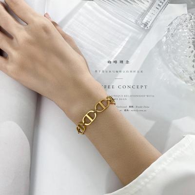 China INS Environment Friendly Fashion Simple CD Linked Hog Nose Chain 18K Gold Plated Titanium Steel Bracelets for sale