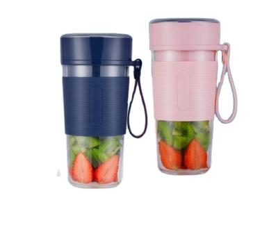 China Multi-Functional Portable Blender Mini Machine Cordless Automatic Rechargeable Fruit Squeezer Electric Juicer for sale