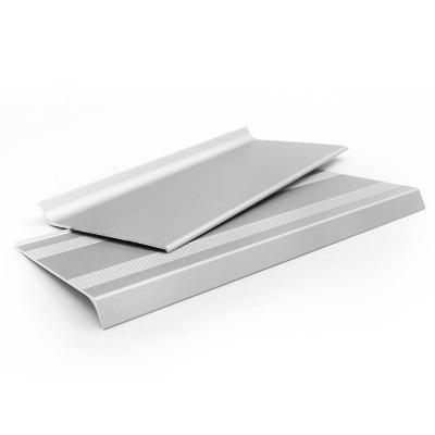 China Modern Waterproof Silver Aluminum Skirting Board Profile For Decorative Modern Wall for sale